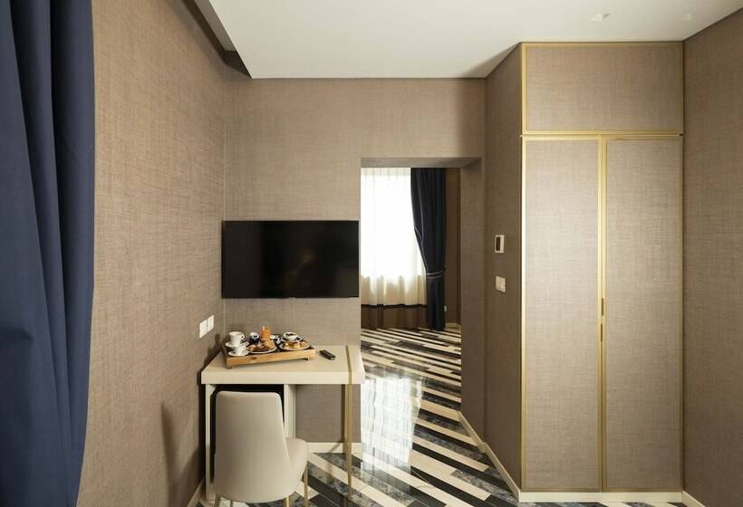 جناح جونيور, Cala Moresca