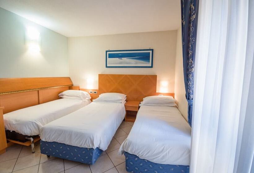 اتاق استاندارد سه نفره, Centrale