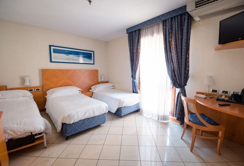 اتاق استاندارد سه نفره, Centrale