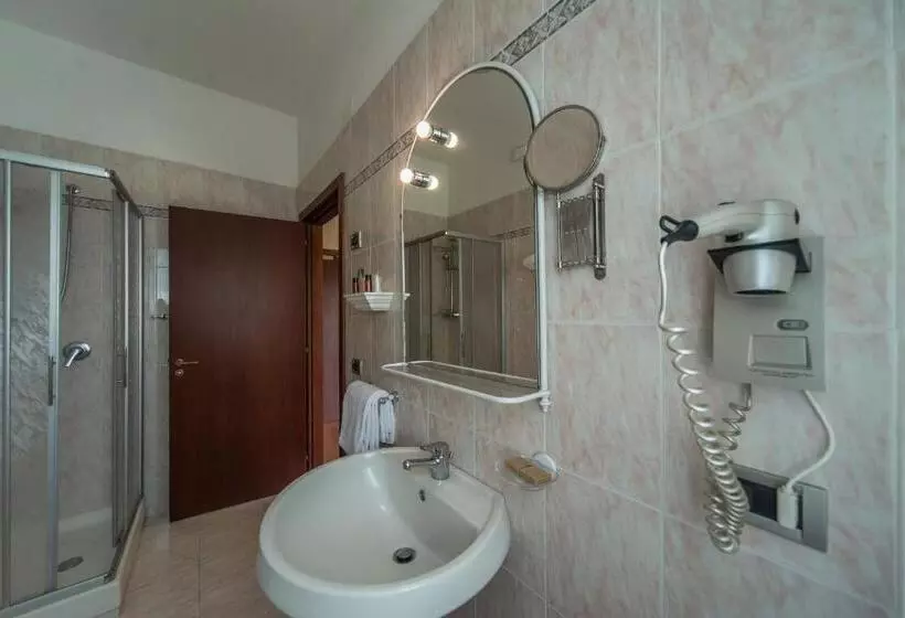 スタンダード４人部屋, Columbus Sul Lago