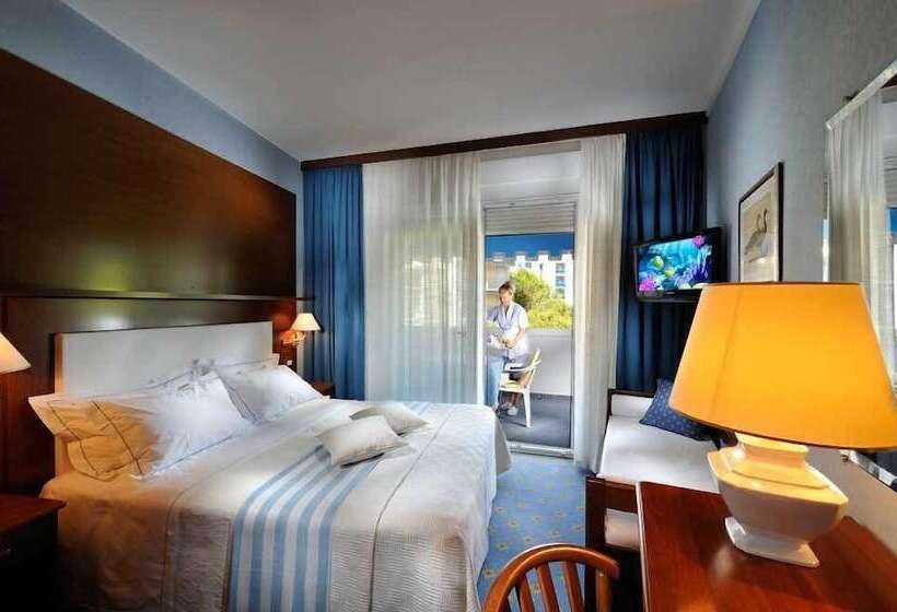 컴포트 트리플 룸, Corallo