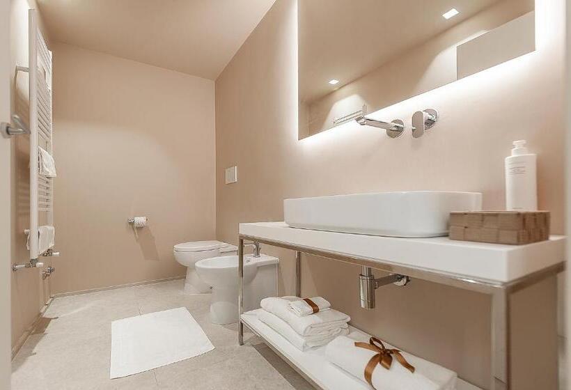 سوییت جونیور, Dei Priori Boutique