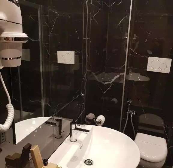 Standard Kolmen Hengen Huone, Europa Art Caserta
