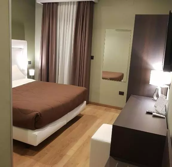 Standard Kolmen Hengen Huone, Europa Art Caserta
