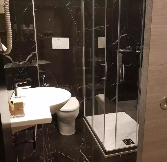 Standard Neljän Hengen Huone, Europa Art Caserta