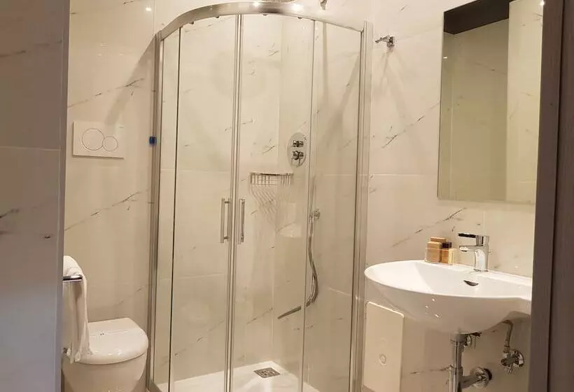 Standard Kolmen Hengen Huone, Europa Art Caserta