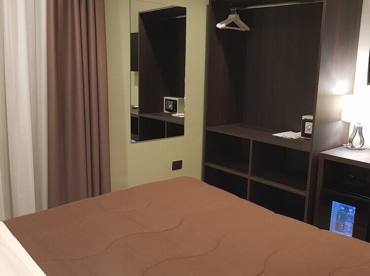 اتاق استاندارد سه نفره, Europa Art Caserta