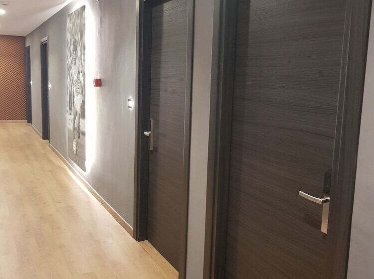 اتاق استاندارد چهار تخته, Europa Art Caserta