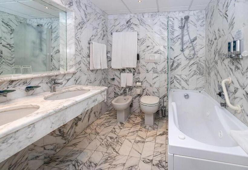 جناح جونيور, Four Points By Sheraton Catania