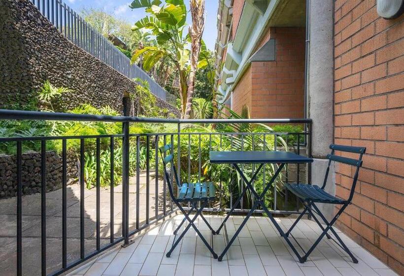 جناح جونيور, Four Points By Sheraton Catania