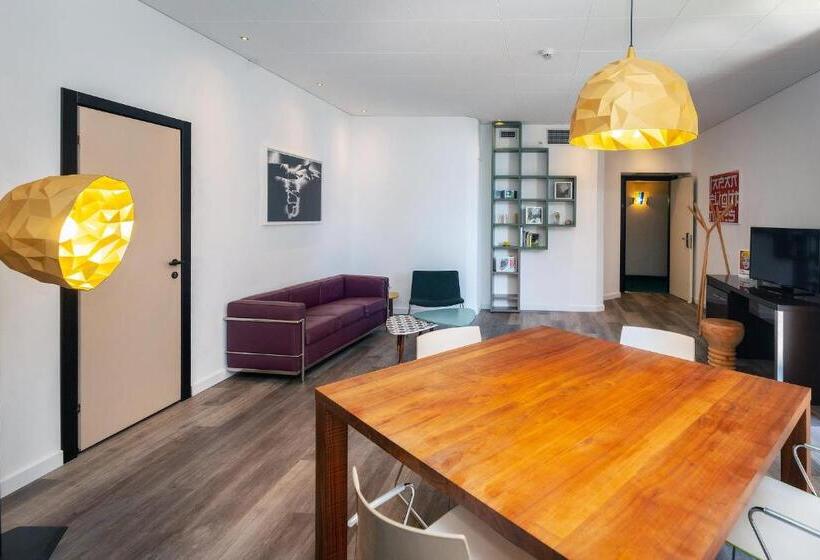 جناح جونيور, Four Points By Sheraton Catania