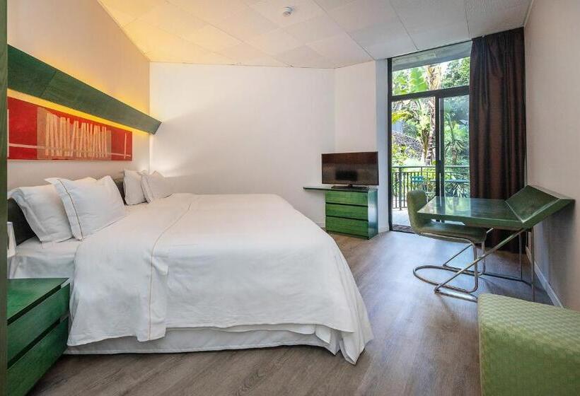 جناح جونيور, Four Points By Sheraton Catania