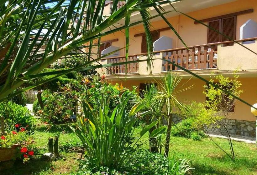 标准间带阳台, Frank S