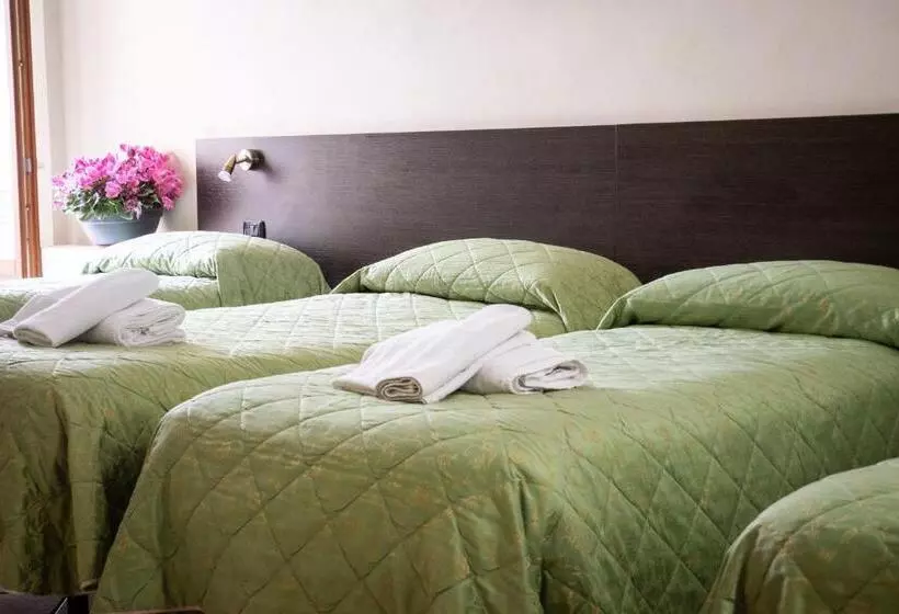 اتاق استاندارد چهار تخته, Ligure