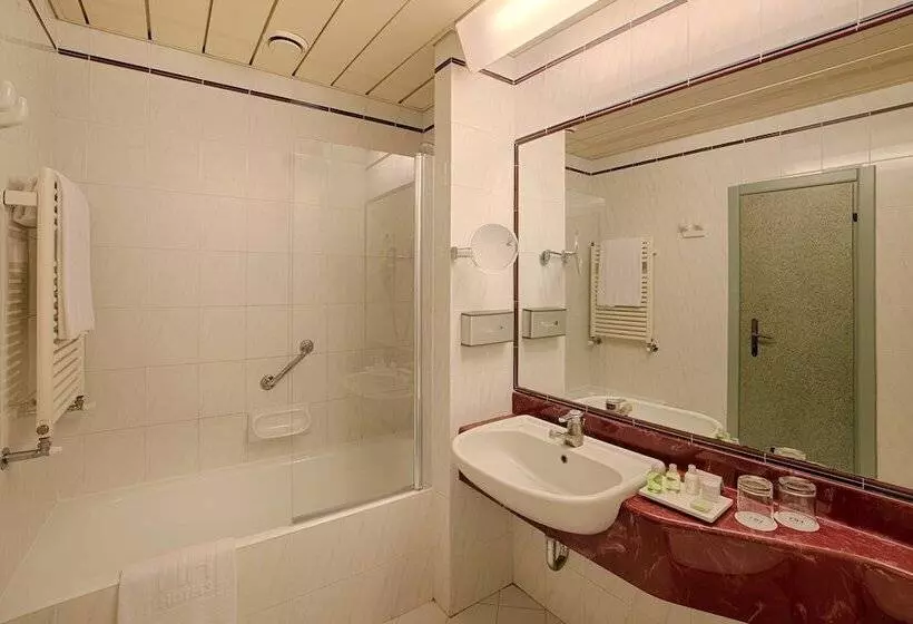 Chambre Supérieure, NH Ancona