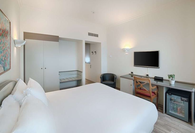 اتاق سوپریور, NH Ancona