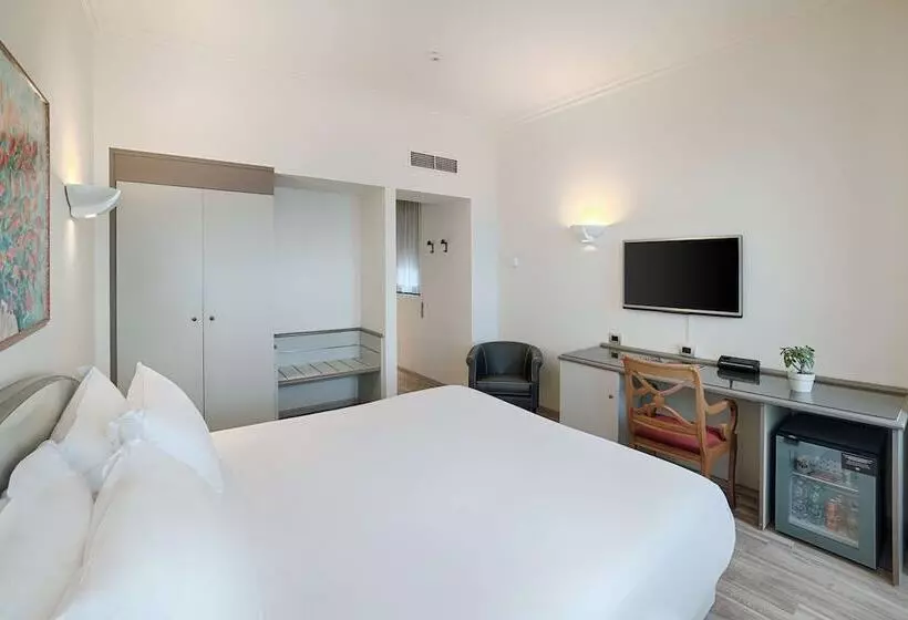 Chambre Supérieure, NH Ancona