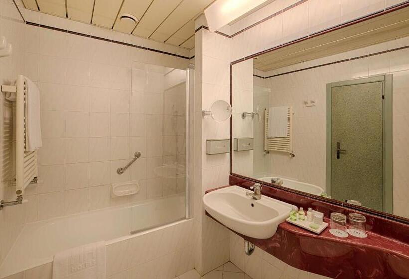 اتاق استاندارد یک نفره, NH Ancona