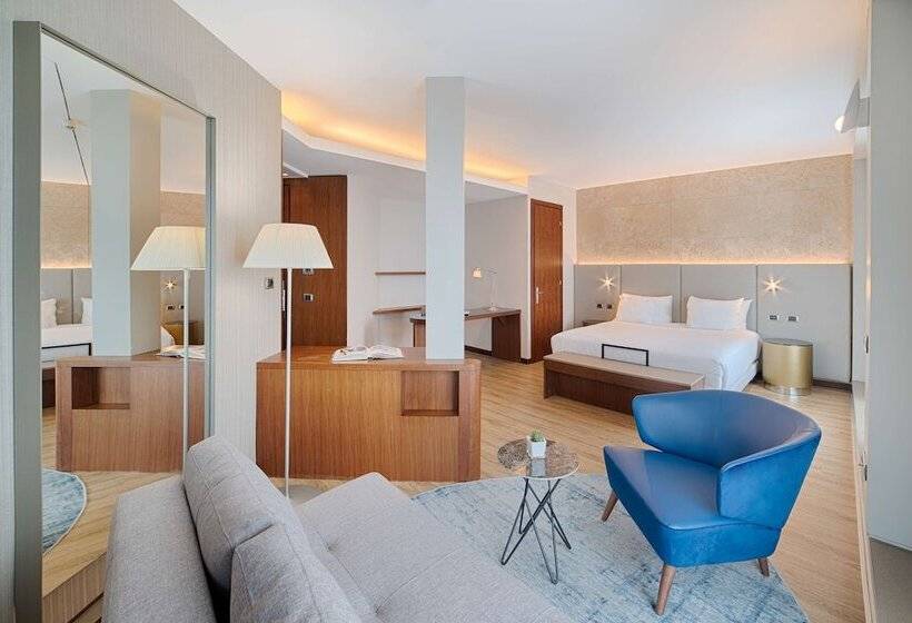 سوئیت جونیور با تراس, NH Bologna De La Gare