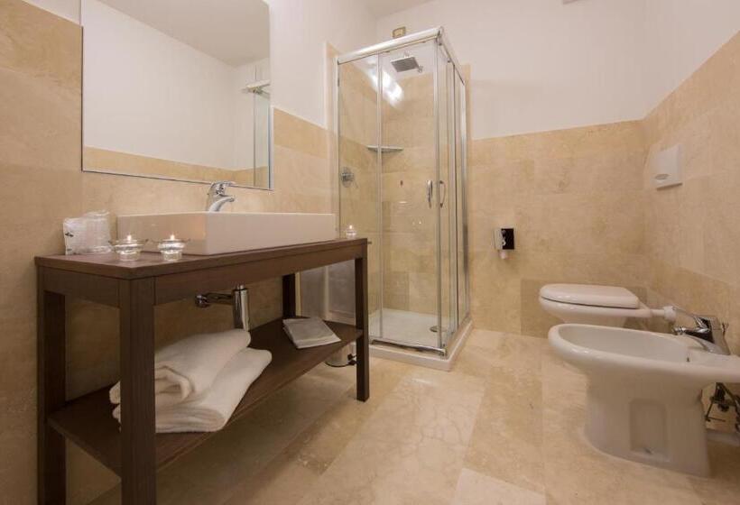 غرفة قياسية ثلاثية, Park