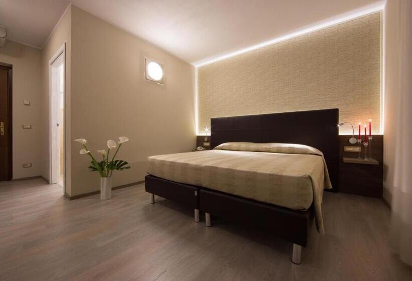 غرفة قياسية ثلاثية, Park