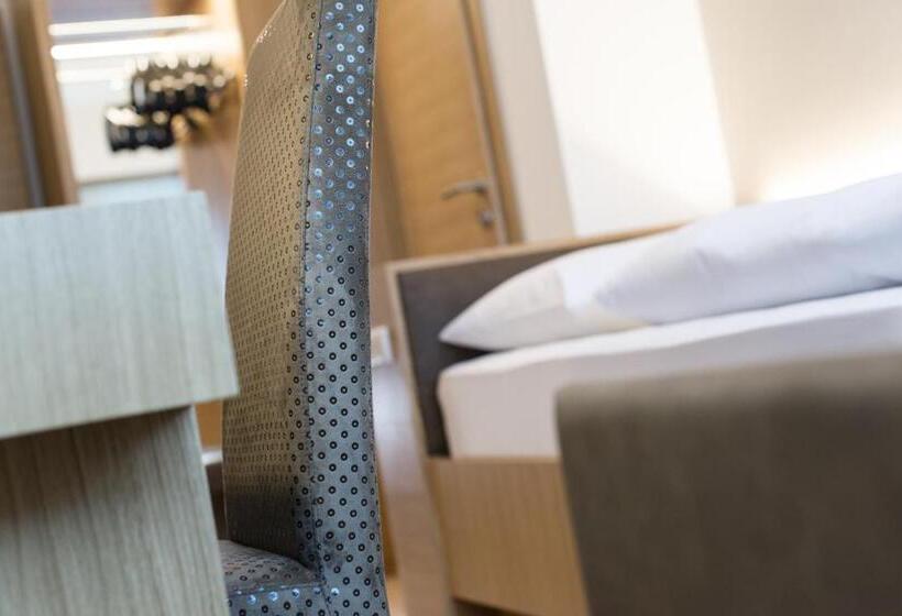 اتاق استاندارد یک نفره, Post Gries