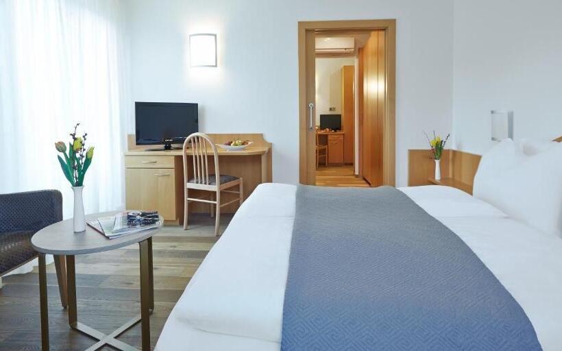 اتاق استاندارد سه نفره, Post Gries