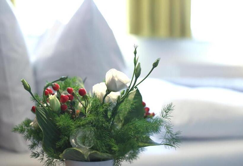 اتاق خانوادگی, Post Gries