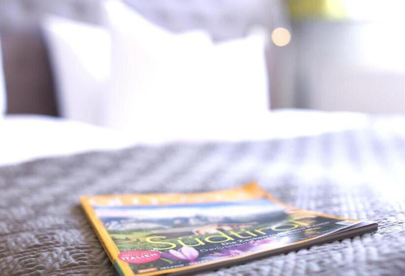 اتاق سوپریور, Post Gries