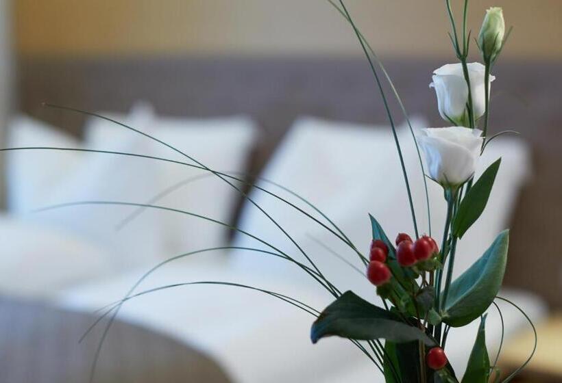 اتاق سوپریور, Post Gries