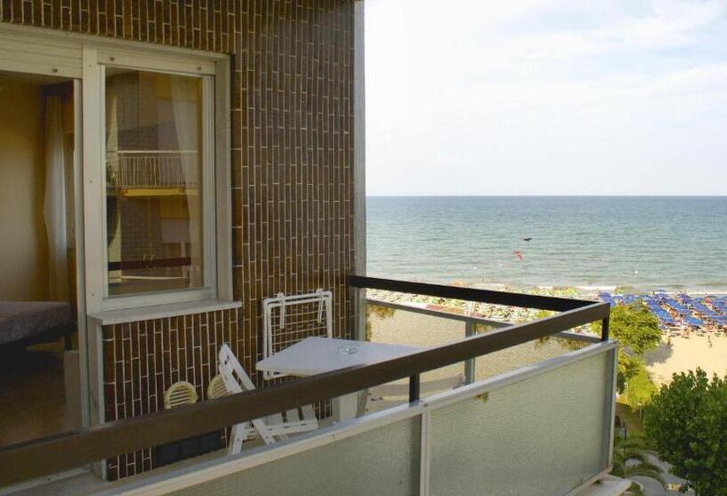 غرفة قياسية مطلّة علي البحر مزوَّدة بشُرفة, President