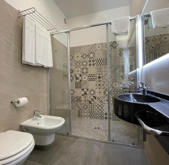 Номер Стандарт Вид на Озеро, Rabay