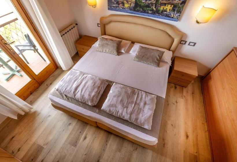 חדר פנטהאוז, Rabay