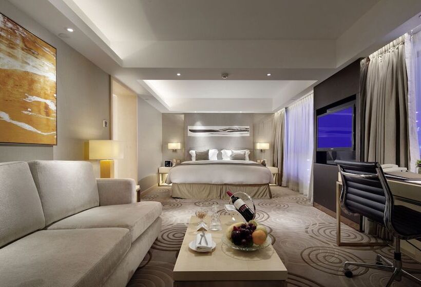 سوییت جونیور, The Royal Garden