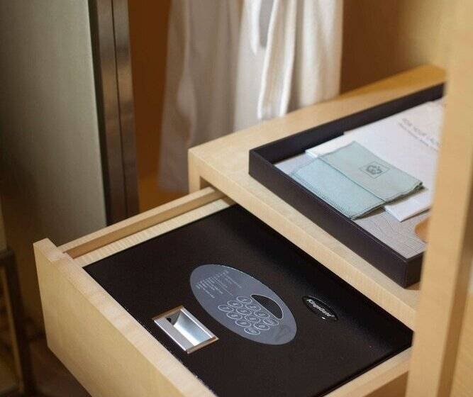 سوییت جونیور, The Royal Garden