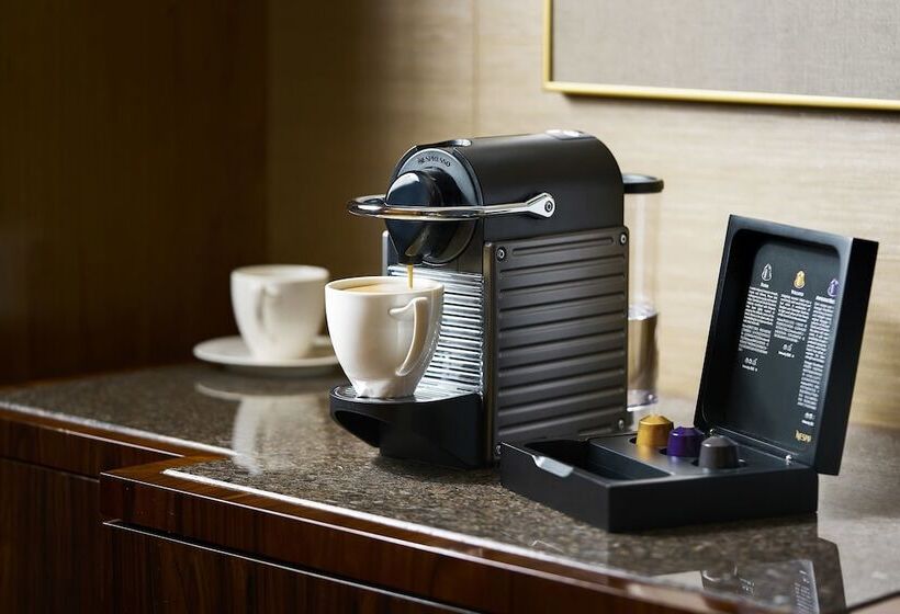 سوییت جونیور, The Royal Garden