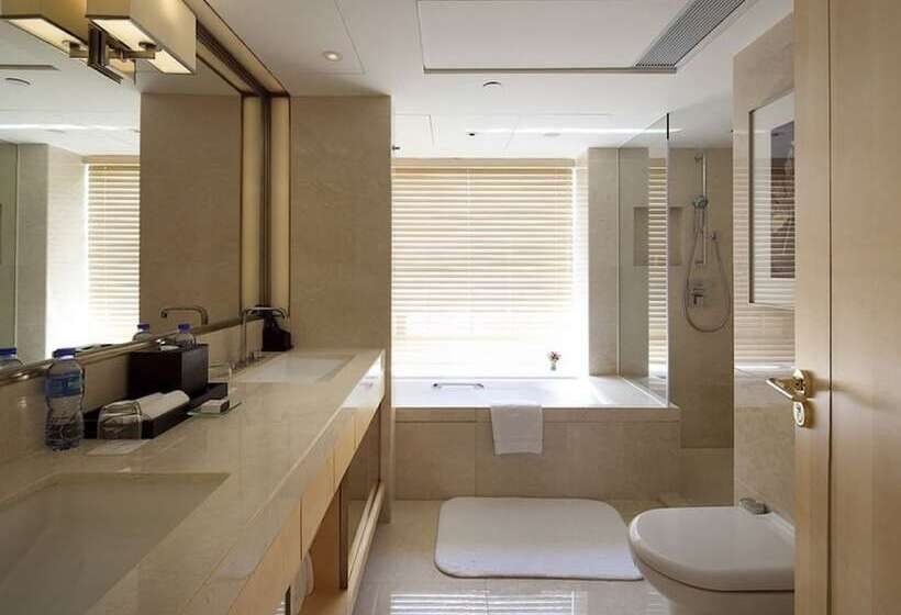 سوییت جونیور, The Royal Garden