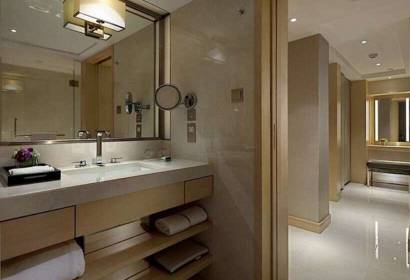 سوییت جونیور, The Royal Garden