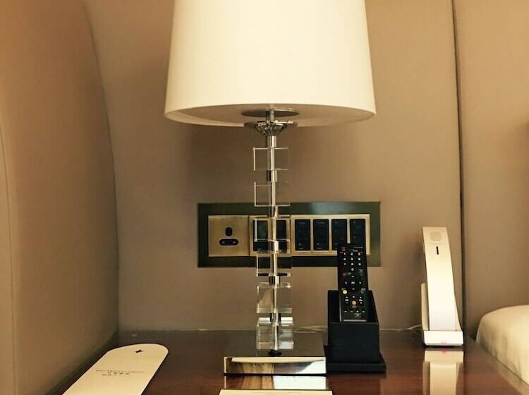 اتاق استاندارد با چشم‌انداز, The Royal Garden