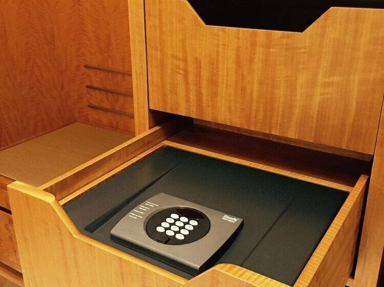 اتاق استاندارد با چشم‌انداز, The Royal Garden