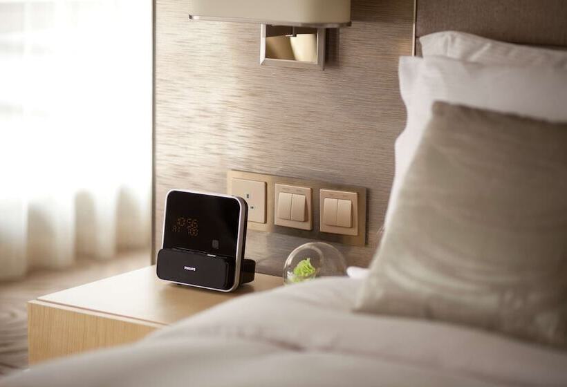 اتاق پرمیوم, The Royal Garden