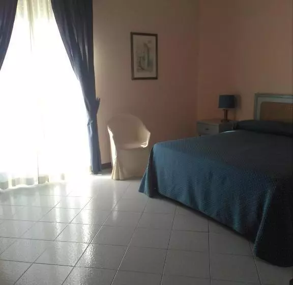 اتاق استاندارد با چشم‌انداز دریا, Grand Hotel Fagiano Palace