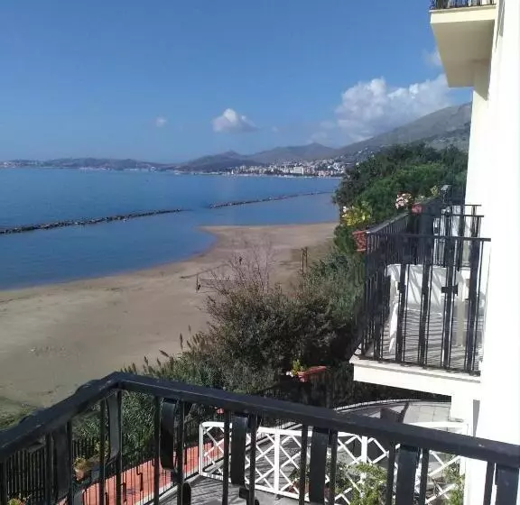 اتاق استاندارد با چشم‌انداز دریا, Grand Hotel Fagiano Palace