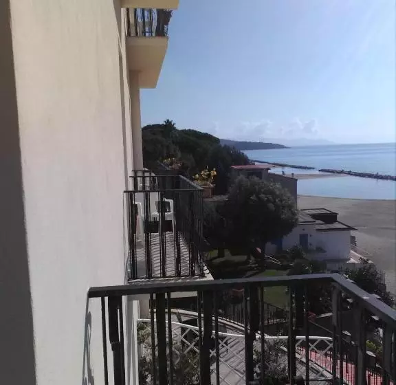 اتاق استاندارد با چشم‌انداز دریا, Grand Hotel Fagiano Palace