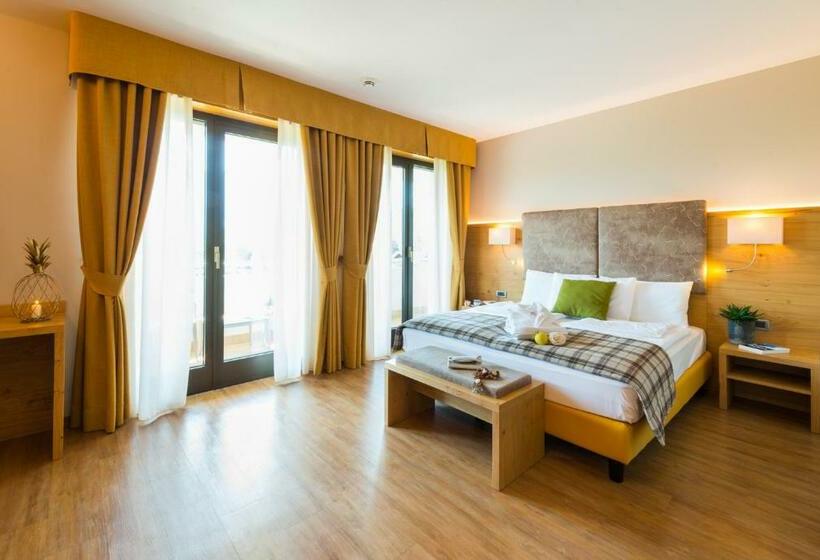 小型套房带阳台, Ambassador