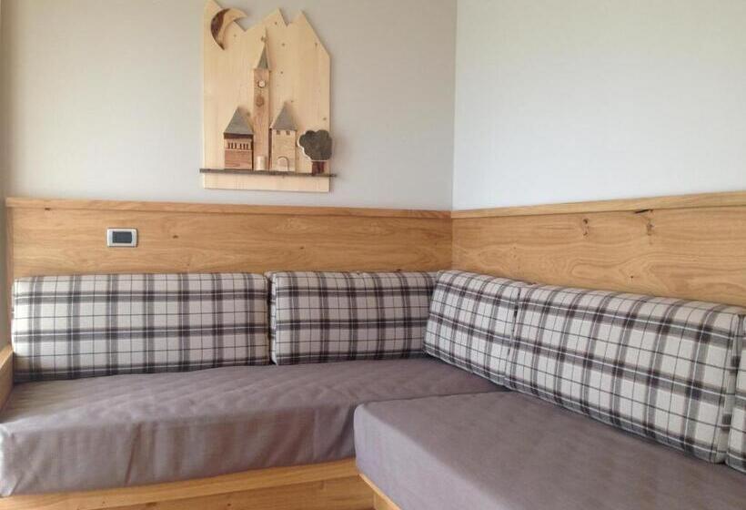 家庭小型套房, Ambassador