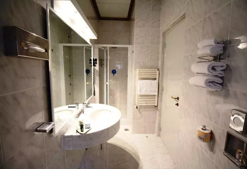 ダブルベッドのベーシックルーム, Best Western Hotel Moderno Verdi
