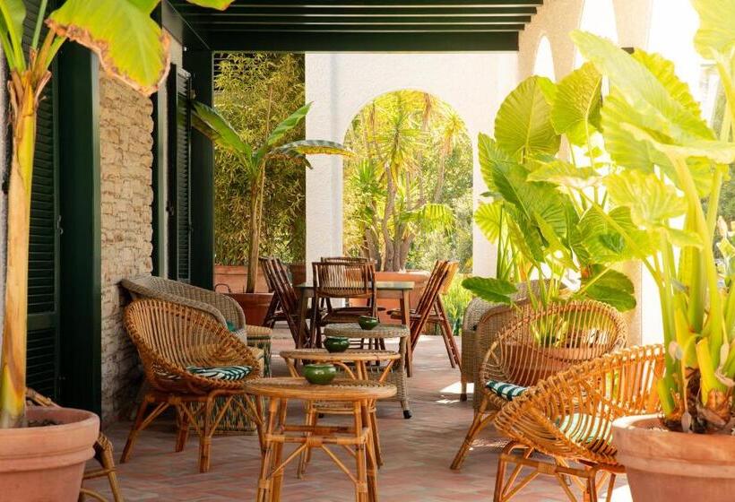 جناح مطلّ علي حمام السباحة, California Park