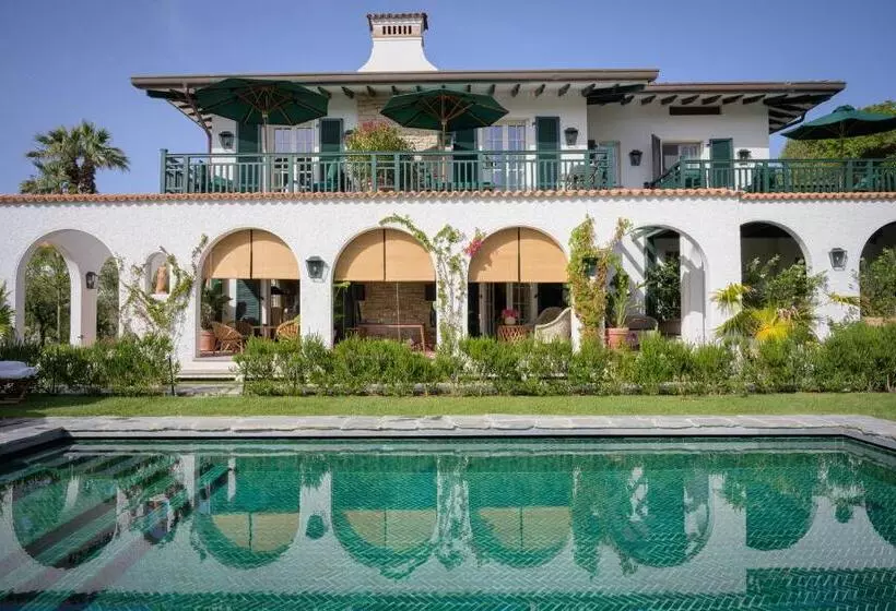 سوییت با چشم‌انداز استخر, California Park