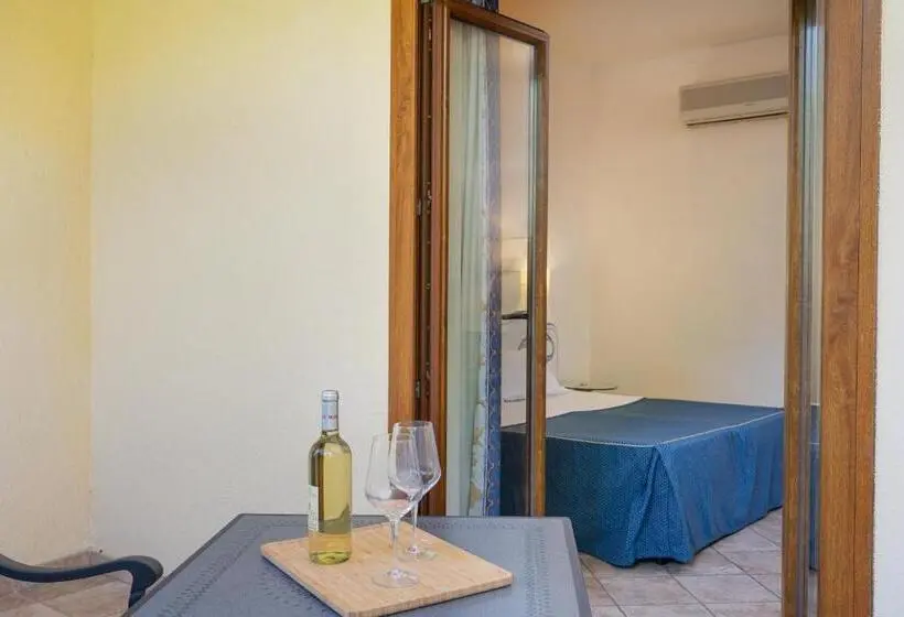 اتاق استاندارد سه نفره, Club Esse Palmasera